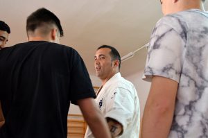 Lee Redondo imparte un taller de karate. Fuente: www.ritapouso.com
