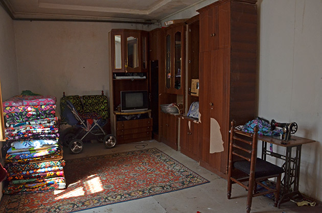 Habitación de costura, Uzbekistán. Fotografía: Raül Girona. Texto: Margarita T. Pouso